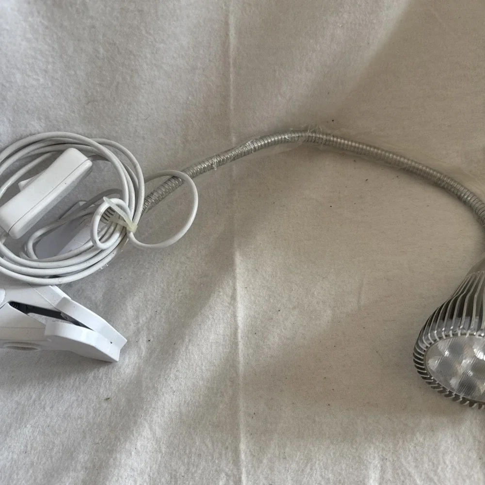 Clip-on LED Light With Adjustable Gooseneck Light In‎ The Color Of Purple Flex